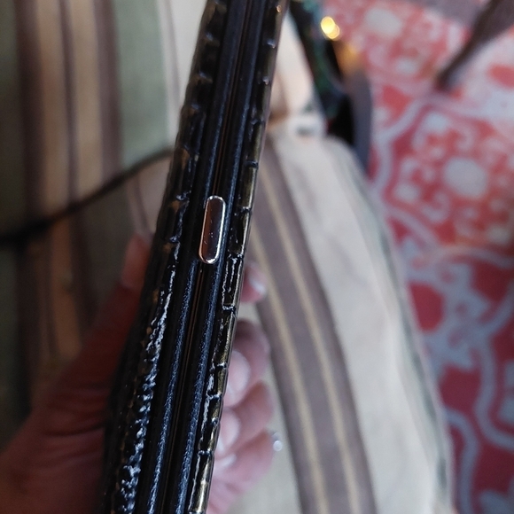 Alligator Embossed (Faux) Wallet Clutch - Picture 9 of 12